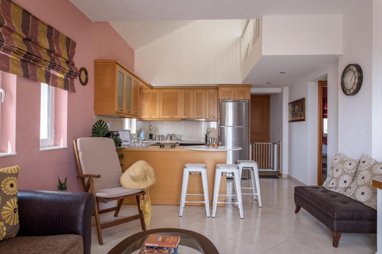 Thea Apartments เซรอกัมโบส ภายนอก รูปภาพ